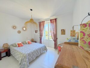 Villa rénovée piscine jardin paysager