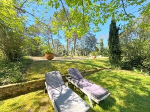 Villa rénovée piscine jardin paysager