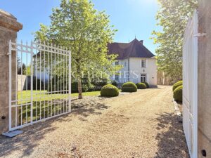 A Character Estate with Courtyard and Parkland – Space, Authenticity and Enduring Quality in the Limousin