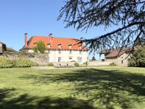 A Character Estate with Courtyard and Parkland – Space, Authenticity and Enduring Quality in the Limousin