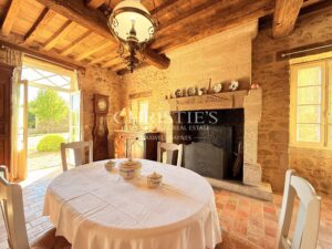 A Character Estate with Courtyard and Parkland – Space, Authenticity and Enduring Quality in the Limousin