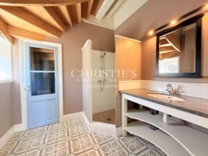 A Character Estate with Courtyard and Parkland – Space, Authenticity and Enduring Quality in the Limousin