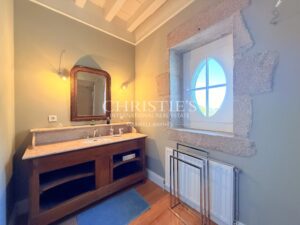 A Character Estate with Courtyard and Parkland – Space, Authenticity and Enduring Quality in the Limousin