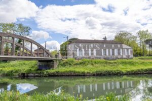 Maison pittoresque au bord des canaux avec accès direct à l'eau