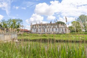 Maison pittoresque au bord des canaux avec accès direct à l'eau