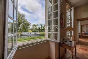 Maison pittoresque au bord des canaux avec accès direct à l'eau