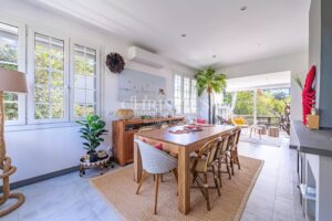 Villa familiale avec piscine grand jardin