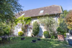 A Breathtaking Chateau Estate, elegantly situated atop the region's Highest Hill