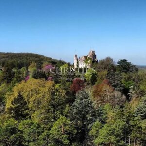 A Breathtaking Chateau Estate, elegantly situated atop the region's Highest Hill