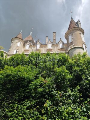 A Breathtaking Chateau Estate, elegantly situated atop the region's Highest Hill