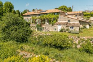 Propriété de charme nichée dans un écrin de nature, avec vues dégagées