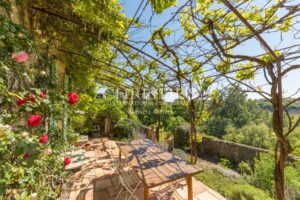 Propriété de charme nichée dans un écrin de nature, avec vues dégagées