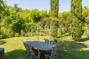 Propriété de charme nichée dans un écrin de nature, avec vues dégagées