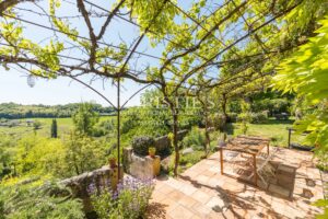 Propriété de charme nichée dans un écrin de nature, avec vues dégagées