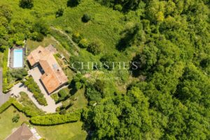 Propriété de charme nichée dans un écrin de nature, avec vues dégagées