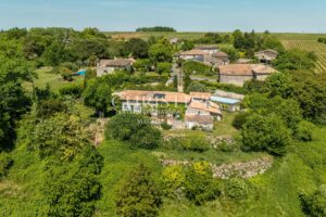 Propriété de charme nichée dans un écrin de nature, avec vues dégagées