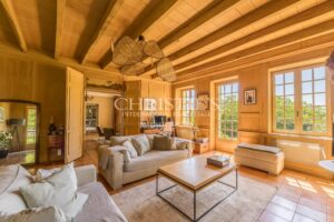 Propriété de charme nichée dans un écrin de nature, avec vues dégagées