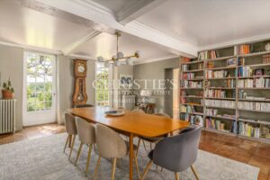 Propriété de charme nichée dans un écrin de nature, avec vues dégagées