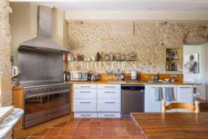 Propriété de charme nichée dans un écrin de nature, avec vues dégagées