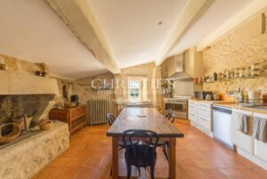 Propriété de charme nichée dans un écrin de nature, avec vues dégagées