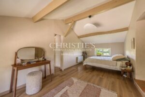 Propriété de charme nichée dans un écrin de nature, avec vues dégagées