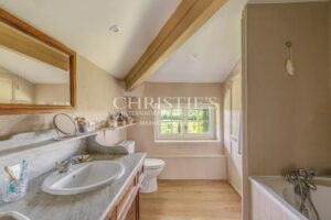 Propriété de charme nichée dans un écrin de nature, avec vues dégagées