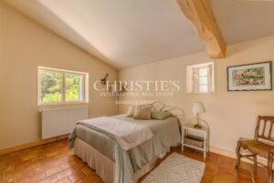 Propriété de charme nichée dans un écrin de nature, avec vues dégagées