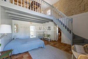 Propriété de charme nichée dans un écrin de nature, avec vues dégagées