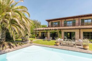 Bouscat 5 min à pied du Tram D - Demeure de charme familiale avec dépendance et garage