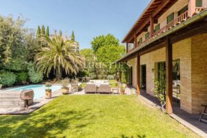 Bouscat 5 min à pied du Tram D - Demeure de charme familiale avec dépendance et garage