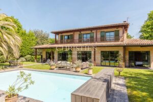 Bouscat 5 min à pied du Tram D - Demeure de charme familiale avec dépendance et garage