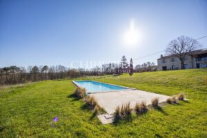 La ferme Woodland Valley View avec piscine et 11 hectares de terres de pâturage