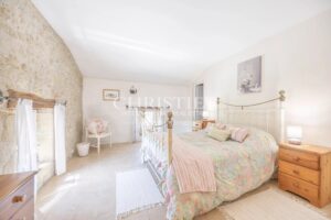 The Exquisite Plum Tree Farmhouse: Featuring a Pool and 3 acres Land