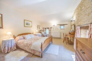 The Exquisite Plum Tree Farmhouse: Featuring a Pool and 3 acres Land