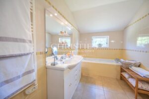 The Exquisite Plum Tree Farmhouse: Featuring a Pool and 3 acres Land