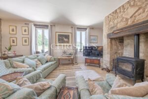 The Exquisite Plum Tree Farmhouse: Featuring a Pool and 3 acres Land