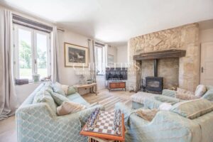 The Exquisite Plum Tree Farmhouse: Featuring a Pool and 3 acres Land