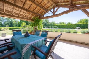 The Exquisite Plum Tree Farmhouse: Featuring a Pool and 3 acres Land