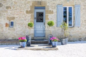 The Exquisite Plum Tree Farmhouse: Featuring a Pool and 3 acres Land