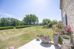 The Exquisite Plum Tree Farmhouse: Featuring a Pool and 3 acres Land