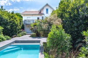 Villa de style arcachonnais – 145 m² | Piscine | 4 chambres