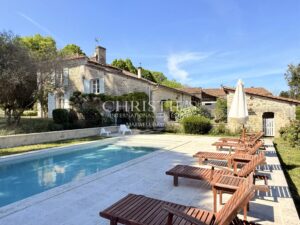 Character house with pool, 5 bedrooms, 3.5 ha land – 20 min from Angoulême