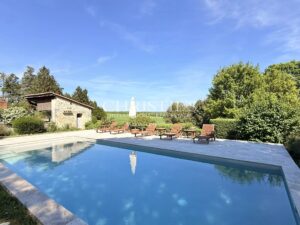 Character house with pool, 5 bedrooms, 3.5 ha land – 20 min from Angoulême