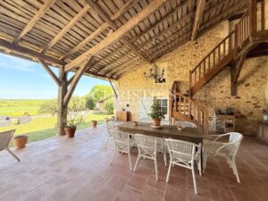 Character house with pool, 5 bedrooms, 3.5 ha land – 20 min from Angoulême