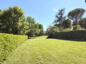 Character house with pool, 5 bedrooms, 3.5 ha land – 20 min from Angoulême