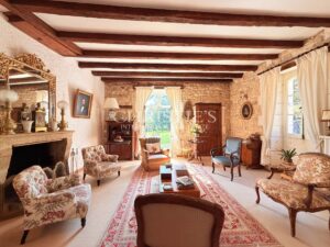 Character house with pool, 5 bedrooms, 3.5 ha land – 20 min from Angoulême