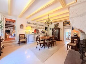Character house with pool, 5 bedrooms, 3.5 ha land – 20 min from Angoulême