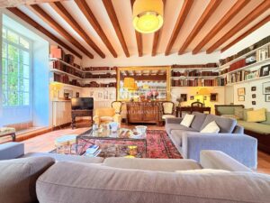 Character house with pool, 5 bedrooms, 3.5 ha land – 20 min from Angoulême