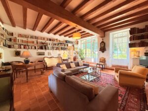 Character house with pool, 5 bedrooms, 3.5 ha land – 20 min from Angoulême