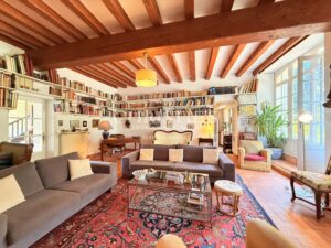 Character house with pool, 5 bedrooms, 3.5 ha land – 20 min from Angoulême